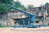 Munitie-ingang met een Duits 88 mm kanon